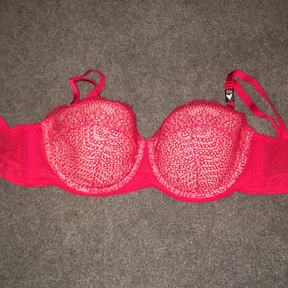 BRAND NEW, 32D Victoria’s Secret Bra! ❤️